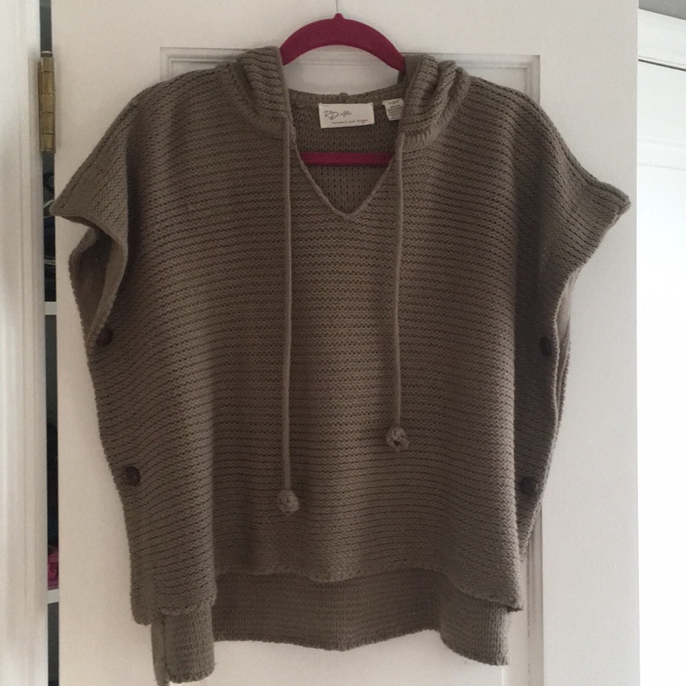 Hooded short-sleeve sweater